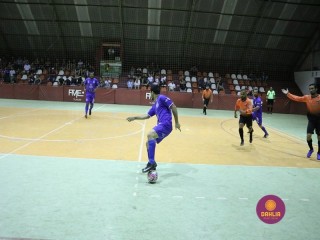 
<a style='margin-left: 5px;' class='btn btn-xs btn-social btn-facebook' href='https://www.facebook.com/sharer/sharer.php?u=https://www.boladovale.com.br/imgs/800-800-90/conteudo/fotos/1329/img1293.jpg' rel='popup' data-width='500' data-height='400'><i class='fa fa-facebook'></i>Compartilhar <span class='hidden-xs'>no Facebook</span>
</a> 
<a class='btn btn-default btn-xs' target='_blank' href='imgs/800-800-90/conteudo/fotos/1329/img1293.jpg'>
<span class='glyphicon glyphicon-cloud-download'></span> Salvar
</a> 
<span></span>