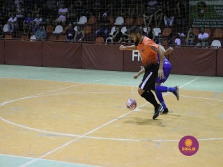 
<a style='margin-left: 5px;' class='btn btn-xs btn-social btn-facebook' href='https://www.facebook.com/sharer/sharer.php?u=https://www.boladovale.com.br/imgs/800-800-90/conteudo/fotos/1329/img1318.jpg' rel='popup' data-width='500' data-height='400'><i class='fa fa-facebook'></i>Compartilhar <span class='hidden-xs'>no Facebook</span>
</a> 
<a class='btn btn-default btn-xs' target='_blank' href='imgs/800-800-90/conteudo/fotos/1329/img1318.jpg'>
<span class='glyphicon glyphicon-cloud-download'></span> Salvar
</a> 
<span></span>