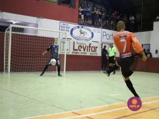 
<a style='margin-left: 5px;' class='btn btn-xs btn-social btn-facebook' href='https://www.facebook.com/sharer/sharer.php?u=https://www.boladovale.com.br/imgs/800-800-90/conteudo/fotos/1329/img1351.jpg' rel='popup' data-width='500' data-height='400'><i class='fa fa-facebook'></i>Compartilhar <span class='hidden-xs'>no Facebook</span>
</a> 
<a class='btn btn-default btn-xs' target='_blank' href='imgs/800-800-90/conteudo/fotos/1329/img1351.jpg'>
<span class='glyphicon glyphicon-cloud-download'></span> Salvar
</a> 
<span></span>
