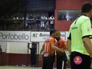 
<a style='margin-left: 5px;' class='btn btn-xs btn-social btn-facebook' href='https://www.facebook.com/sharer/sharer.php?u=https://www.boladovale.com.br/imgs/800-800-90/conteudo/fotos/1329/img1356.jpg' rel='popup' data-width='500' data-height='400'><i class='fa fa-facebook'></i>Compartilhar <span class='hidden-xs'>no Facebook</span>
</a> 
<a class='btn btn-default btn-xs' target='_blank' href='imgs/800-800-90/conteudo/fotos/1329/img1356.jpg'>
<span class='glyphicon glyphicon-cloud-download'></span> Salvar
</a> 
<span></span>