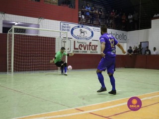 
<a style='margin-left: 5px;' class='btn btn-xs btn-social btn-facebook' href='https://www.facebook.com/sharer/sharer.php?u=https://www.boladovale.com.br/imgs/800-800-90/conteudo/fotos/1329/img1381.jpg' rel='popup' data-width='500' data-height='400'><i class='fa fa-facebook'></i>Compartilhar <span class='hidden-xs'>no Facebook</span>
</a> 
<a class='btn btn-default btn-xs' target='_blank' href='imgs/800-800-90/conteudo/fotos/1329/img1381.jpg'>
<span class='glyphicon glyphicon-cloud-download'></span> Salvar
</a> 
<span></span>