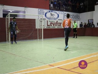 
<a style='margin-left: 5px;' class='btn btn-xs btn-social btn-facebook' href='https://www.facebook.com/sharer/sharer.php?u=https://www.boladovale.com.br/imgs/800-800-90/conteudo/fotos/1329/img1444.jpg' rel='popup' data-width='500' data-height='400'><i class='fa fa-facebook'></i>Compartilhar <span class='hidden-xs'>no Facebook</span>
</a> 
<a class='btn btn-default btn-xs' target='_blank' href='imgs/800-800-90/conteudo/fotos/1329/img1444.jpg'>
<span class='glyphicon glyphicon-cloud-download'></span> Salvar
</a> 
<span></span>