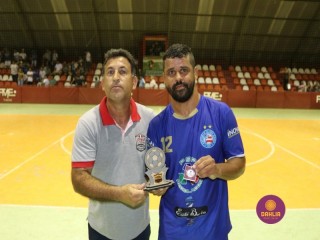 
<a style='margin-left: 5px;' class='btn btn-xs btn-social btn-facebook' href='https://www.facebook.com/sharer/sharer.php?u=https://www.boladovale.com.br/imgs/800-800-90/conteudo/fotos/1329/img1453.jpg' rel='popup' data-width='500' data-height='400'><i class='fa fa-facebook'></i>Compartilhar <span class='hidden-xs'>no Facebook</span>
</a> 
<a class='btn btn-default btn-xs' target='_blank' href='imgs/800-800-90/conteudo/fotos/1329/img1453.jpg'>
<span class='glyphicon glyphicon-cloud-download'></span> Salvar
</a> 
<span></span>