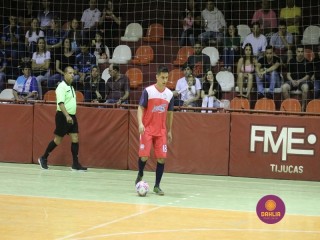 
<a style='margin-left: 5px;' class='btn btn-xs btn-social btn-facebook' href='https://www.facebook.com/sharer/sharer.php?u=https://www.boladovale.com.br/imgs/800-800-90/conteudo/fotos/1330/img1495.jpg' rel='popup' data-width='500' data-height='400'><i class='fa fa-facebook'></i>Compartilhar <span class='hidden-xs'>no Facebook</span>
</a> 
<a class='btn btn-default btn-xs' target='_blank' href='imgs/800-800-90/conteudo/fotos/1330/img1495.jpg'>
<span class='glyphicon glyphicon-cloud-download'></span> Salvar
</a> 
<span></span>