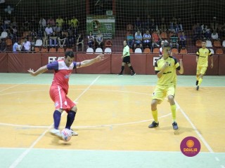 
<a style='margin-left: 5px;' class='btn btn-xs btn-social btn-facebook' href='https://www.facebook.com/sharer/sharer.php?u=https://www.boladovale.com.br/imgs/800-800-90/conteudo/fotos/1330/img1510.jpg' rel='popup' data-width='500' data-height='400'><i class='fa fa-facebook'></i>Compartilhar <span class='hidden-xs'>no Facebook</span>
</a> 
<a class='btn btn-default btn-xs' target='_blank' href='imgs/800-800-90/conteudo/fotos/1330/img1510.jpg'>
<span class='glyphicon glyphicon-cloud-download'></span> Salvar
</a> 
<span></span>