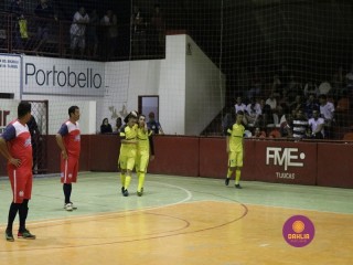 
<a style='margin-left: 5px;' class='btn btn-xs btn-social btn-facebook' href='https://www.facebook.com/sharer/sharer.php?u=https://www.boladovale.com.br/imgs/800-800-90/conteudo/fotos/1330/img1526.jpg' rel='popup' data-width='500' data-height='400'><i class='fa fa-facebook'></i>Compartilhar <span class='hidden-xs'>no Facebook</span>
</a> 
<a class='btn btn-default btn-xs' target='_blank' href='imgs/800-800-90/conteudo/fotos/1330/img1526.jpg'>
<span class='glyphicon glyphicon-cloud-download'></span> Salvar
</a> 
<span></span>