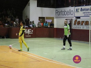 
<a style='margin-left: 5px;' class='btn btn-xs btn-social btn-facebook' href='https://www.facebook.com/sharer/sharer.php?u=https://www.boladovale.com.br/imgs/800-800-90/conteudo/fotos/1330/img1557.jpg' rel='popup' data-width='500' data-height='400'><i class='fa fa-facebook'></i>Compartilhar <span class='hidden-xs'>no Facebook</span>
</a> 
<a class='btn btn-default btn-xs' target='_blank' href='imgs/800-800-90/conteudo/fotos/1330/img1557.jpg'>
<span class='glyphicon glyphicon-cloud-download'></span> Salvar
</a> 
<span></span>