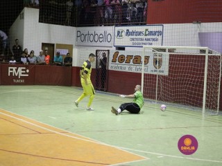 
<a style='margin-left: 5px;' class='btn btn-xs btn-social btn-facebook' href='https://www.facebook.com/sharer/sharer.php?u=https://www.boladovale.com.br/imgs/800-800-90/conteudo/fotos/1330/img1575.jpg' rel='popup' data-width='500' data-height='400'><i class='fa fa-facebook'></i>Compartilhar <span class='hidden-xs'>no Facebook</span>
</a> 
<a class='btn btn-default btn-xs' target='_blank' href='imgs/800-800-90/conteudo/fotos/1330/img1575.jpg'>
<span class='glyphicon glyphicon-cloud-download'></span> Salvar
</a> 
<span></span>