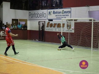 
<a style='margin-left: 5px;' class='btn btn-xs btn-social btn-facebook' href='https://www.facebook.com/sharer/sharer.php?u=https://www.boladovale.com.br/imgs/800-800-90/conteudo/fotos/1330/img1578.jpg' rel='popup' data-width='500' data-height='400'><i class='fa fa-facebook'></i>Compartilhar <span class='hidden-xs'>no Facebook</span>
</a> 
<a class='btn btn-default btn-xs' target='_blank' href='imgs/800-800-90/conteudo/fotos/1330/img1578.jpg'>
<span class='glyphicon glyphicon-cloud-download'></span> Salvar
</a> 
<span></span>