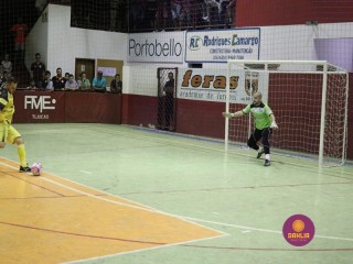 
<a style='margin-left: 5px;' class='btn btn-xs btn-social btn-facebook' href='https://www.facebook.com/sharer/sharer.php?u=https://www.boladovale.com.br/imgs/800-800-90/conteudo/fotos/1330/img1603.jpg' rel='popup' data-width='500' data-height='400'><i class='fa fa-facebook'></i>Compartilhar <span class='hidden-xs'>no Facebook</span>
</a> 
<a class='btn btn-default btn-xs' target='_blank' href='imgs/800-800-90/conteudo/fotos/1330/img1603.jpg'>
<span class='glyphicon glyphicon-cloud-download'></span> Salvar
</a> 
<span></span>