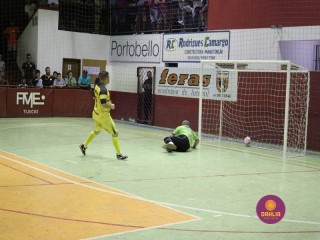 
<a style='margin-left: 5px;' class='btn btn-xs btn-social btn-facebook' href='https://www.facebook.com/sharer/sharer.php?u=https://www.boladovale.com.br/imgs/800-800-90/conteudo/fotos/1330/img1608.jpg' rel='popup' data-width='500' data-height='400'><i class='fa fa-facebook'></i>Compartilhar <span class='hidden-xs'>no Facebook</span>
</a> 
<a class='btn btn-default btn-xs' target='_blank' href='imgs/800-800-90/conteudo/fotos/1330/img1608.jpg'>
<span class='glyphicon glyphicon-cloud-download'></span> Salvar
</a> 
<span></span>