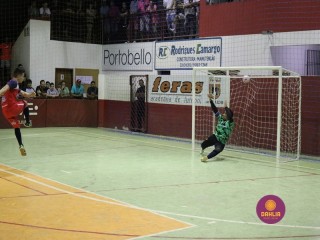 
<a style='margin-left: 5px;' class='btn btn-xs btn-social btn-facebook' href='https://www.facebook.com/sharer/sharer.php?u=https://www.boladovale.com.br/imgs/800-800-90/conteudo/fotos/1330/img1619.jpg' rel='popup' data-width='500' data-height='400'><i class='fa fa-facebook'></i>Compartilhar <span class='hidden-xs'>no Facebook</span>
</a> 
<a class='btn btn-default btn-xs' target='_blank' href='imgs/800-800-90/conteudo/fotos/1330/img1619.jpg'>
<span class='glyphicon glyphicon-cloud-download'></span> Salvar
</a> 
<span></span>