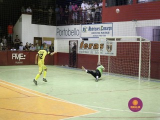 
<a style='margin-left: 5px;' class='btn btn-xs btn-social btn-facebook' href='https://www.facebook.com/sharer/sharer.php?u=https://www.boladovale.com.br/imgs/800-800-90/conteudo/fotos/1330/img1628.jpg' rel='popup' data-width='500' data-height='400'><i class='fa fa-facebook'></i>Compartilhar <span class='hidden-xs'>no Facebook</span>
</a> 
<a class='btn btn-default btn-xs' target='_blank' href='imgs/800-800-90/conteudo/fotos/1330/img1628.jpg'>
<span class='glyphicon glyphicon-cloud-download'></span> Salvar
</a> 
<span></span>