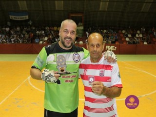 
<a style='margin-left: 5px;' class='btn btn-xs btn-social btn-facebook' href='https://www.facebook.com/sharer/sharer.php?u=https://www.boladovale.com.br/imgs/800-800-90/conteudo/fotos/1330/img1639.jpg' rel='popup' data-width='500' data-height='400'><i class='fa fa-facebook'></i>Compartilhar <span class='hidden-xs'>no Facebook</span>
</a> 
<a class='btn btn-default btn-xs' target='_blank' href='imgs/800-800-90/conteudo/fotos/1330/img1639.jpg'>
<span class='glyphicon glyphicon-cloud-download'></span> Salvar
</a> 
<span></span>