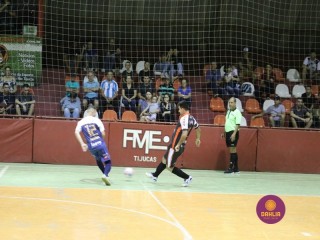 
<a style='margin-left: 5px;' class='btn btn-xs btn-social btn-facebook' href='https://www.facebook.com/sharer/sharer.php?u=https://www.boladovale.com.br/imgs/800-800-90/conteudo/fotos/1331/img1655.jpg' rel='popup' data-width='500' data-height='400'><i class='fa fa-facebook'></i>Compartilhar <span class='hidden-xs'>no Facebook</span>
</a> 
<a class='btn btn-default btn-xs' target='_blank' href='imgs/800-800-90/conteudo/fotos/1331/img1655.jpg'>
<span class='glyphicon glyphicon-cloud-download'></span> Salvar
</a> 
<span></span>