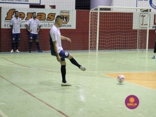 
<a style='margin-left: 5px;' class='btn btn-xs btn-social btn-facebook' href='https://www.facebook.com/sharer/sharer.php?u=https://www.boladovale.com.br/imgs/800-800-90/conteudo/fotos/1331/img1677.jpg' rel='popup' data-width='500' data-height='400'><i class='fa fa-facebook'></i>Compartilhar <span class='hidden-xs'>no Facebook</span>
</a> 
<a class='btn btn-default btn-xs' target='_blank' href='imgs/800-800-90/conteudo/fotos/1331/img1677.jpg'>
<span class='glyphicon glyphicon-cloud-download'></span> Salvar
</a> 
<span></span>