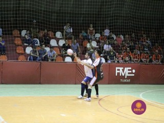 
<a style='margin-left: 5px;' class='btn btn-xs btn-social btn-facebook' href='https://www.facebook.com/sharer/sharer.php?u=https://www.boladovale.com.br/imgs/800-800-90/conteudo/fotos/1331/img1683.jpg' rel='popup' data-width='500' data-height='400'><i class='fa fa-facebook'></i>Compartilhar <span class='hidden-xs'>no Facebook</span>
</a> 
<a class='btn btn-default btn-xs' target='_blank' href='imgs/800-800-90/conteudo/fotos/1331/img1683.jpg'>
<span class='glyphicon glyphicon-cloud-download'></span> Salvar
</a> 
<span></span>