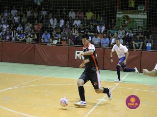 
<a style='margin-left: 5px;' class='btn btn-xs btn-social btn-facebook' href='https://www.facebook.com/sharer/sharer.php?u=https://www.boladovale.com.br/imgs/800-800-90/conteudo/fotos/1331/img1694.jpg' rel='popup' data-width='500' data-height='400'><i class='fa fa-facebook'></i>Compartilhar <span class='hidden-xs'>no Facebook</span>
</a> 
<a class='btn btn-default btn-xs' target='_blank' href='imgs/800-800-90/conteudo/fotos/1331/img1694.jpg'>
<span class='glyphicon glyphicon-cloud-download'></span> Salvar
</a> 
<span></span>