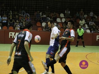 
<a style='margin-left: 5px;' class='btn btn-xs btn-social btn-facebook' href='https://www.facebook.com/sharer/sharer.php?u=https://www.boladovale.com.br/imgs/800-800-90/conteudo/fotos/1331/img1700.jpg' rel='popup' data-width='500' data-height='400'><i class='fa fa-facebook'></i>Compartilhar <span class='hidden-xs'>no Facebook</span>
</a> 
<a class='btn btn-default btn-xs' target='_blank' href='imgs/800-800-90/conteudo/fotos/1331/img1700.jpg'>
<span class='glyphicon glyphicon-cloud-download'></span> Salvar
</a> 
<span></span>