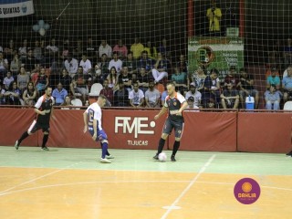 
<a style='margin-left: 5px;' class='btn btn-xs btn-social btn-facebook' href='https://www.facebook.com/sharer/sharer.php?u=https://www.boladovale.com.br/imgs/800-800-90/conteudo/fotos/1331/img1701.jpg' rel='popup' data-width='500' data-height='400'><i class='fa fa-facebook'></i>Compartilhar <span class='hidden-xs'>no Facebook</span>
</a> 
<a class='btn btn-default btn-xs' target='_blank' href='imgs/800-800-90/conteudo/fotos/1331/img1701.jpg'>
<span class='glyphicon glyphicon-cloud-download'></span> Salvar
</a> 
<span></span>