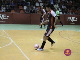 
<a style='margin-left: 5px;' class='btn btn-xs btn-social btn-facebook' href='https://www.facebook.com/sharer/sharer.php?u=https://www.boladovale.com.br/imgs/800-800-90/conteudo/fotos/1331/img1706.jpg' rel='popup' data-width='500' data-height='400'><i class='fa fa-facebook'></i>Compartilhar <span class='hidden-xs'>no Facebook</span>
</a> 
<a class='btn btn-default btn-xs' target='_blank' href='imgs/800-800-90/conteudo/fotos/1331/img1706.jpg'>
<span class='glyphicon glyphicon-cloud-download'></span> Salvar
</a> 
<span></span>