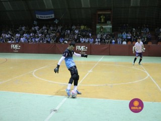 
<a style='margin-left: 5px;' class='btn btn-xs btn-social btn-facebook' href='https://www.facebook.com/sharer/sharer.php?u=https://www.boladovale.com.br/imgs/800-800-90/conteudo/fotos/1331/img1722.jpg' rel='popup' data-width='500' data-height='400'><i class='fa fa-facebook'></i>Compartilhar <span class='hidden-xs'>no Facebook</span>
</a> 
<a class='btn btn-default btn-xs' target='_blank' href='imgs/800-800-90/conteudo/fotos/1331/img1722.jpg'>
<span class='glyphicon glyphicon-cloud-download'></span> Salvar
</a> 
<span></span>