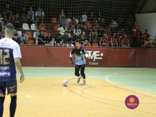 
<a style='margin-left: 5px;' class='btn btn-xs btn-social btn-facebook' href='https://www.facebook.com/sharer/sharer.php?u=https://www.boladovale.com.br/imgs/800-800-90/conteudo/fotos/1331/img1735.jpg' rel='popup' data-width='500' data-height='400'><i class='fa fa-facebook'></i>Compartilhar <span class='hidden-xs'>no Facebook</span>
</a> 
<a class='btn btn-default btn-xs' target='_blank' href='imgs/800-800-90/conteudo/fotos/1331/img1735.jpg'>
<span class='glyphicon glyphicon-cloud-download'></span> Salvar
</a> 
<span></span>