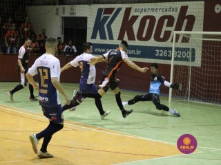 
<a style='margin-left: 5px;' class='btn btn-xs btn-social btn-facebook' href='https://www.facebook.com/sharer/sharer.php?u=https://www.boladovale.com.br/imgs/800-800-90/conteudo/fotos/1331/img1740.jpg' rel='popup' data-width='500' data-height='400'><i class='fa fa-facebook'></i>Compartilhar <span class='hidden-xs'>no Facebook</span>
</a> 
<a class='btn btn-default btn-xs' target='_blank' href='imgs/800-800-90/conteudo/fotos/1331/img1740.jpg'>
<span class='glyphicon glyphicon-cloud-download'></span> Salvar
</a> 
<span></span>