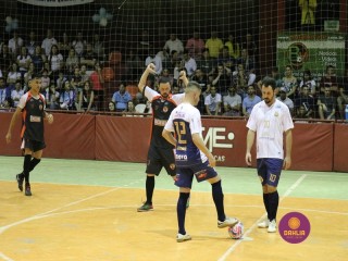 
<a style='margin-left: 5px;' class='btn btn-xs btn-social btn-facebook' href='https://www.facebook.com/sharer/sharer.php?u=https://www.boladovale.com.br/imgs/800-800-90/conteudo/fotos/1331/img1743.jpg' rel='popup' data-width='500' data-height='400'><i class='fa fa-facebook'></i>Compartilhar <span class='hidden-xs'>no Facebook</span>
</a> 
<a class='btn btn-default btn-xs' target='_blank' href='imgs/800-800-90/conteudo/fotos/1331/img1743.jpg'>
<span class='glyphicon glyphicon-cloud-download'></span> Salvar
</a> 
<span></span>