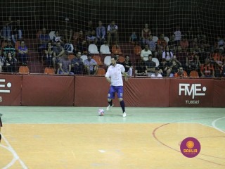 
<a style='margin-left: 5px;' class='btn btn-xs btn-social btn-facebook' href='https://www.facebook.com/sharer/sharer.php?u=https://www.boladovale.com.br/imgs/800-800-90/conteudo/fotos/1331/img1746.jpg' rel='popup' data-width='500' data-height='400'><i class='fa fa-facebook'></i>Compartilhar <span class='hidden-xs'>no Facebook</span>
</a> 
<a class='btn btn-default btn-xs' target='_blank' href='imgs/800-800-90/conteudo/fotos/1331/img1746.jpg'>
<span class='glyphicon glyphicon-cloud-download'></span> Salvar
</a> 
<span></span>