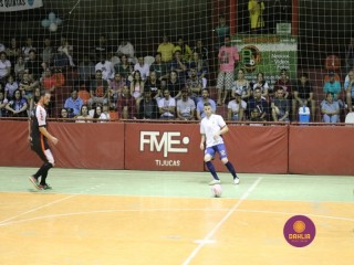 
<a style='margin-left: 5px;' class='btn btn-xs btn-social btn-facebook' href='https://www.facebook.com/sharer/sharer.php?u=https://www.boladovale.com.br/imgs/800-800-90/conteudo/fotos/1331/img1752.jpg' rel='popup' data-width='500' data-height='400'><i class='fa fa-facebook'></i>Compartilhar <span class='hidden-xs'>no Facebook</span>
</a> 
<a class='btn btn-default btn-xs' target='_blank' href='imgs/800-800-90/conteudo/fotos/1331/img1752.jpg'>
<span class='glyphicon glyphicon-cloud-download'></span> Salvar
</a> 
<span></span>