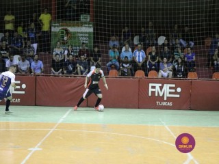 
<a style='margin-left: 5px;' class='btn btn-xs btn-social btn-facebook' href='https://www.facebook.com/sharer/sharer.php?u=https://www.boladovale.com.br/imgs/800-800-90/conteudo/fotos/1331/img1761.jpg' rel='popup' data-width='500' data-height='400'><i class='fa fa-facebook'></i>Compartilhar <span class='hidden-xs'>no Facebook</span>
</a> 
<a class='btn btn-default btn-xs' target='_blank' href='imgs/800-800-90/conteudo/fotos/1331/img1761.jpg'>
<span class='glyphicon glyphicon-cloud-download'></span> Salvar
</a> 
<span></span>