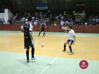 
<a style='margin-left: 5px;' class='btn btn-xs btn-social btn-facebook' href='https://www.facebook.com/sharer/sharer.php?u=https://www.boladovale.com.br/imgs/800-800-90/conteudo/fotos/1331/img1762.jpg' rel='popup' data-width='500' data-height='400'><i class='fa fa-facebook'></i>Compartilhar <span class='hidden-xs'>no Facebook</span>
</a> 
<a class='btn btn-default btn-xs' target='_blank' href='imgs/800-800-90/conteudo/fotos/1331/img1762.jpg'>
<span class='glyphicon glyphicon-cloud-download'></span> Salvar
</a> 
<span></span>