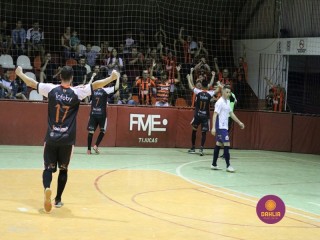 
<a style='margin-left: 5px;' class='btn btn-xs btn-social btn-facebook' href='https://www.facebook.com/sharer/sharer.php?u=https://www.boladovale.com.br/imgs/800-800-90/conteudo/fotos/1331/img1765.jpg' rel='popup' data-width='500' data-height='400'><i class='fa fa-facebook'></i>Compartilhar <span class='hidden-xs'>no Facebook</span>
</a> 
<a class='btn btn-default btn-xs' target='_blank' href='imgs/800-800-90/conteudo/fotos/1331/img1765.jpg'>
<span class='glyphicon glyphicon-cloud-download'></span> Salvar
</a> 
<span></span>