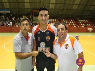 
<a style='margin-left: 5px;' class='btn btn-xs btn-social btn-facebook' href='https://www.facebook.com/sharer/sharer.php?u=https://www.boladovale.com.br/imgs/800-800-90/conteudo/fotos/1331/img1776.jpg' rel='popup' data-width='500' data-height='400'><i class='fa fa-facebook'></i>Compartilhar <span class='hidden-xs'>no Facebook</span>
</a> 
<a class='btn btn-default btn-xs' target='_blank' href='imgs/800-800-90/conteudo/fotos/1331/img1776.jpg'>
<span class='glyphicon glyphicon-cloud-download'></span> Salvar
</a> 
<span></span>