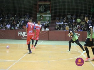 
<a style='margin-left: 5px;' class='btn btn-xs btn-social btn-facebook' href='https://www.facebook.com/sharer/sharer.php?u=https://www.boladovale.com.br/imgs/800-800-90/conteudo/fotos/1335/img2717.jpg' rel='popup' data-width='500' data-height='400'><i class='fa fa-facebook'></i>Compartilhar <span class='hidden-xs'>no Facebook</span>
</a> 
<a class='btn btn-default btn-xs' target='_blank' href='imgs/800-800-90/conteudo/fotos/1335/img2717.jpg'>
<span class='glyphicon glyphicon-cloud-download'></span> Salvar
</a> 
<span></span>