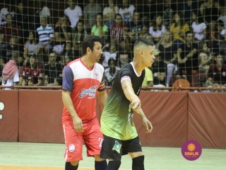 
<a style='margin-left: 5px;' class='btn btn-xs btn-social btn-facebook' href='https://www.facebook.com/sharer/sharer.php?u=https://www.boladovale.com.br/imgs/800-800-90/conteudo/fotos/1335/img2747.jpg' rel='popup' data-width='500' data-height='400'><i class='fa fa-facebook'></i>Compartilhar <span class='hidden-xs'>no Facebook</span>
</a> 
<a class='btn btn-default btn-xs' target='_blank' href='imgs/800-800-90/conteudo/fotos/1335/img2747.jpg'>
<span class='glyphicon glyphicon-cloud-download'></span> Salvar
</a> 
<span></span>