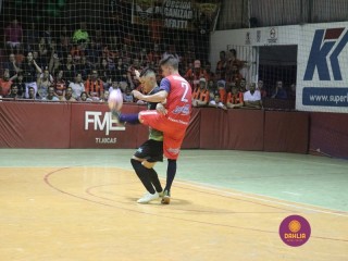 
<a style='margin-left: 5px;' class='btn btn-xs btn-social btn-facebook' href='https://www.facebook.com/sharer/sharer.php?u=https://www.boladovale.com.br/imgs/800-800-90/conteudo/fotos/1335/img2834.jpg' rel='popup' data-width='500' data-height='400'><i class='fa fa-facebook'></i>Compartilhar <span class='hidden-xs'>no Facebook</span>
</a> 
<a class='btn btn-default btn-xs' target='_blank' href='imgs/800-800-90/conteudo/fotos/1335/img2834.jpg'>
<span class='glyphicon glyphicon-cloud-download'></span> Salvar
</a> 
<span></span>