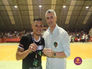 
<a style='margin-left: 5px;' class='btn btn-xs btn-social btn-facebook' href='https://www.facebook.com/sharer/sharer.php?u=https://www.boladovale.com.br/imgs/800-800-90/conteudo/fotos/1336/img2911.jpg' rel='popup' data-width='500' data-height='400'><i class='fa fa-facebook'></i>Compartilhar <span class='hidden-xs'>no Facebook</span>
</a> 
<a class='btn btn-default btn-xs' target='_blank' href='imgs/800-800-90/conteudo/fotos/1336/img2911.jpg'>
<span class='glyphicon glyphicon-cloud-download'></span> Salvar
</a> 
<span></span>