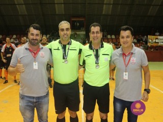 
<a style='margin-left: 5px;' class='btn btn-xs btn-social btn-facebook' href='https://www.facebook.com/sharer/sharer.php?u=https://www.boladovale.com.br/imgs/800-800-90/conteudo/fotos/1337/img3225.jpg' rel='popup' data-width='500' data-height='400'><i class='fa fa-facebook'></i>Compartilhar <span class='hidden-xs'>no Facebook</span>
</a> 
<a class='btn btn-default btn-xs' target='_blank' href='imgs/800-800-90/conteudo/fotos/1337/img3225.jpg'>
<span class='glyphicon glyphicon-cloud-download'></span> Salvar
</a> 
<span></span>