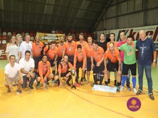 
<a style='margin-left: 5px;' class='btn btn-xs btn-social btn-facebook' href='https://www.facebook.com/sharer/sharer.php?u=https://www.boladovale.com.br/imgs/800-800-90/conteudo/fotos/1337/img3236.jpg' rel='popup' data-width='500' data-height='400'><i class='fa fa-facebook'></i>Compartilhar <span class='hidden-xs'>no Facebook</span>
</a> 
<a class='btn btn-default btn-xs' target='_blank' href='imgs/800-800-90/conteudo/fotos/1337/img3236.jpg'>
<span class='glyphicon glyphicon-cloud-download'></span> Salvar
</a> 
<span></span>