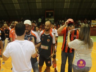 
<a style='margin-left: 5px;' class='btn btn-xs btn-social btn-facebook' href='https://www.facebook.com/sharer/sharer.php?u=https://www.boladovale.com.br/imgs/800-800-90/conteudo/fotos/1337/img3240.jpg' rel='popup' data-width='500' data-height='400'><i class='fa fa-facebook'></i>Compartilhar <span class='hidden-xs'>no Facebook</span>
</a> 
<a class='btn btn-default btn-xs' target='_blank' href='imgs/800-800-90/conteudo/fotos/1337/img3240.jpg'>
<span class='glyphicon glyphicon-cloud-download'></span> Salvar
</a> 
<span></span>