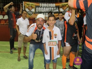 
<a style='margin-left: 5px;' class='btn btn-xs btn-social btn-facebook' href='https://www.facebook.com/sharer/sharer.php?u=https://www.boladovale.com.br/imgs/800-800-90/conteudo/fotos/1337/img3262.jpg' rel='popup' data-width='500' data-height='400'><i class='fa fa-facebook'></i>Compartilhar <span class='hidden-xs'>no Facebook</span>
</a> 
<a class='btn btn-default btn-xs' target='_blank' href='imgs/800-800-90/conteudo/fotos/1337/img3262.jpg'>
<span class='glyphicon glyphicon-cloud-download'></span> Salvar
</a> 
<span></span>