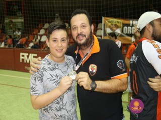
<a style='margin-left: 5px;' class='btn btn-xs btn-social btn-facebook' href='https://www.facebook.com/sharer/sharer.php?u=https://www.boladovale.com.br/imgs/800-800-90/conteudo/fotos/1337/img3264.jpg' rel='popup' data-width='500' data-height='400'><i class='fa fa-facebook'></i>Compartilhar <span class='hidden-xs'>no Facebook</span>
</a> 
<a class='btn btn-default btn-xs' target='_blank' href='imgs/800-800-90/conteudo/fotos/1337/img3264.jpg'>
<span class='glyphicon glyphicon-cloud-download'></span> Salvar
</a> 
<span></span>