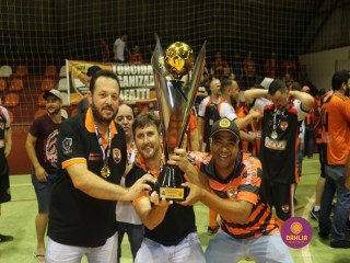 
<a style='margin-left: 5px;' class='btn btn-xs btn-social btn-facebook' href='https://www.facebook.com/sharer/sharer.php?u=https://www.boladovale.com.br/imgs/800-800-90/conteudo/fotos/1337/img3269.jpg' rel='popup' data-width='500' data-height='400'><i class='fa fa-facebook'></i>Compartilhar <span class='hidden-xs'>no Facebook</span>
</a> 
<a class='btn btn-default btn-xs' target='_blank' href='imgs/800-800-90/conteudo/fotos/1337/img3269.jpg'>
<span class='glyphicon glyphicon-cloud-download'></span> Salvar
</a> 
<span></span>
