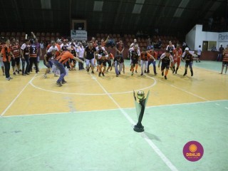
<a style='margin-left: 5px;' class='btn btn-xs btn-social btn-facebook' href='https://www.facebook.com/sharer/sharer.php?u=https://www.boladovale.com.br/imgs/800-800-90/conteudo/fotos/1337/img3279.jpg' rel='popup' data-width='500' data-height='400'><i class='fa fa-facebook'></i>Compartilhar <span class='hidden-xs'>no Facebook</span>
</a> 
<a class='btn btn-default btn-xs' target='_blank' href='imgs/800-800-90/conteudo/fotos/1337/img3279.jpg'>
<span class='glyphicon glyphicon-cloud-download'></span> Salvar
</a> 
<span></span>