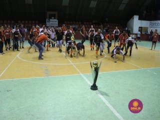 
<a style='margin-left: 5px;' class='btn btn-xs btn-social btn-facebook' href='https://www.facebook.com/sharer/sharer.php?u=https://www.boladovale.com.br/imgs/800-800-90/conteudo/fotos/1337/img3282.jpg' rel='popup' data-width='500' data-height='400'><i class='fa fa-facebook'></i>Compartilhar <span class='hidden-xs'>no Facebook</span>
</a> 
<a class='btn btn-default btn-xs' target='_blank' href='imgs/800-800-90/conteudo/fotos/1337/img3282.jpg'>
<span class='glyphicon glyphicon-cloud-download'></span> Salvar
</a> 
<span></span>