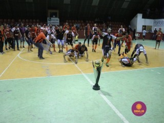 
<a style='margin-left: 5px;' class='btn btn-xs btn-social btn-facebook' href='https://www.facebook.com/sharer/sharer.php?u=https://www.boladovale.com.br/imgs/800-800-90/conteudo/fotos/1337/img3284.jpg' rel='popup' data-width='500' data-height='400'><i class='fa fa-facebook'></i>Compartilhar <span class='hidden-xs'>no Facebook</span>
</a> 
<a class='btn btn-default btn-xs' target='_blank' href='imgs/800-800-90/conteudo/fotos/1337/img3284.jpg'>
<span class='glyphicon glyphicon-cloud-download'></span> Salvar
</a> 
<span></span>
