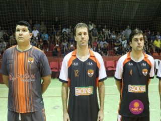
<a style='margin-left: 5px;' class='btn btn-xs btn-social btn-facebook' href='https://www.facebook.com/sharer/sharer.php?u=https://www.boladovale.com.br/imgs/800-800-90/conteudo/fotos/1338/img2927.jpg' rel='popup' data-width='500' data-height='400'><i class='fa fa-facebook'></i>Compartilhar <span class='hidden-xs'>no Facebook</span>
</a> 
<a class='btn btn-default btn-xs' target='_blank' href='imgs/800-800-90/conteudo/fotos/1338/img2927.jpg'>
<span class='glyphicon glyphicon-cloud-download'></span> Salvar
</a> 
<span></span>