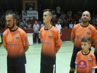 
<a style='margin-left: 5px;' class='btn btn-xs btn-social btn-facebook' href='https://www.facebook.com/sharer/sharer.php?u=https://www.boladovale.com.br/imgs/800-800-90/conteudo/fotos/1338/img2934.jpg' rel='popup' data-width='500' data-height='400'><i class='fa fa-facebook'></i>Compartilhar <span class='hidden-xs'>no Facebook</span>
</a> 
<a class='btn btn-default btn-xs' target='_blank' href='imgs/800-800-90/conteudo/fotos/1338/img2934.jpg'>
<span class='glyphicon glyphicon-cloud-download'></span> Salvar
</a> 
<span></span>